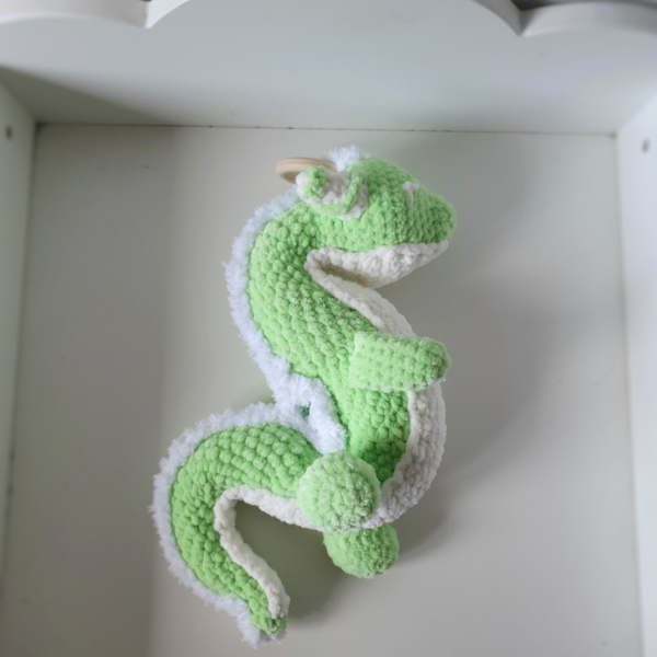 Peluche dragon en laine chenille du mobile bébé Chojin – Les Doudous de Woolfy