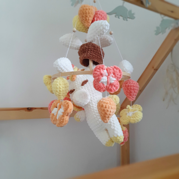 Mobile pour bébé Camille suspendu avec peluche et anneau de dentition en bois